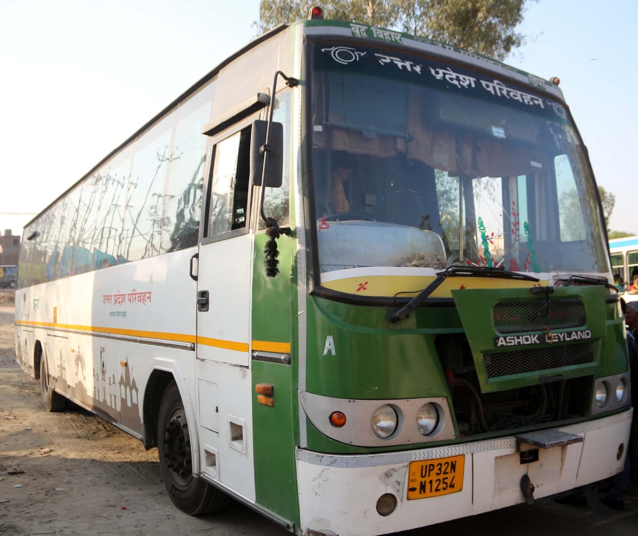 UP: Roadways' Janrath bus overturns, 18 passengers injured, one's leg broken