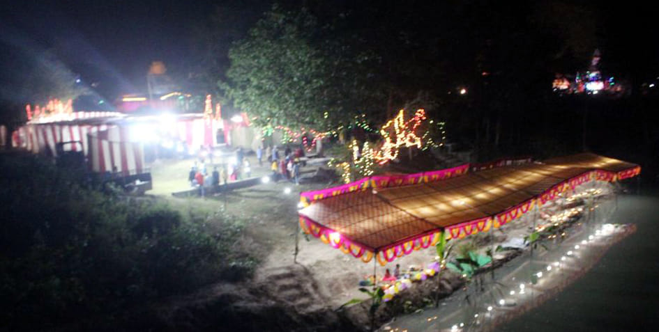 Offered Arghya to the rising sun on Chaiti Chhath Puja