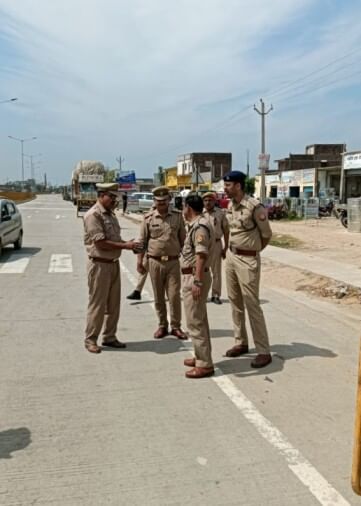 Bijnor News: नैनीताल में जी-20 की बैठक, बिजनौर में ट्रैफिक रहेगा डायवर्ट अफजलगढ़ में बादीगढ़ चौराहा एवं अल्हेपुर बॉर्डर पर लगी पिकेट का निरीक्षण करते पुलिस अधिकारी