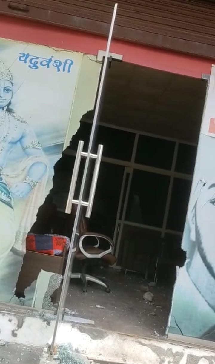 miscreants armed with sticks attacked the property dealer also snatched money