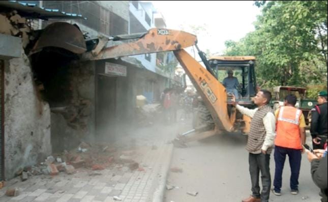 Municipal corporation demolished 15 years old encroachment
