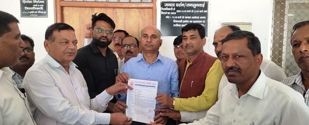 Electricity workers sent memorandum to CM
