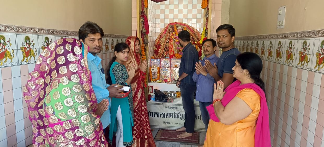 Devotees gathered in temples to worship Mahagauri