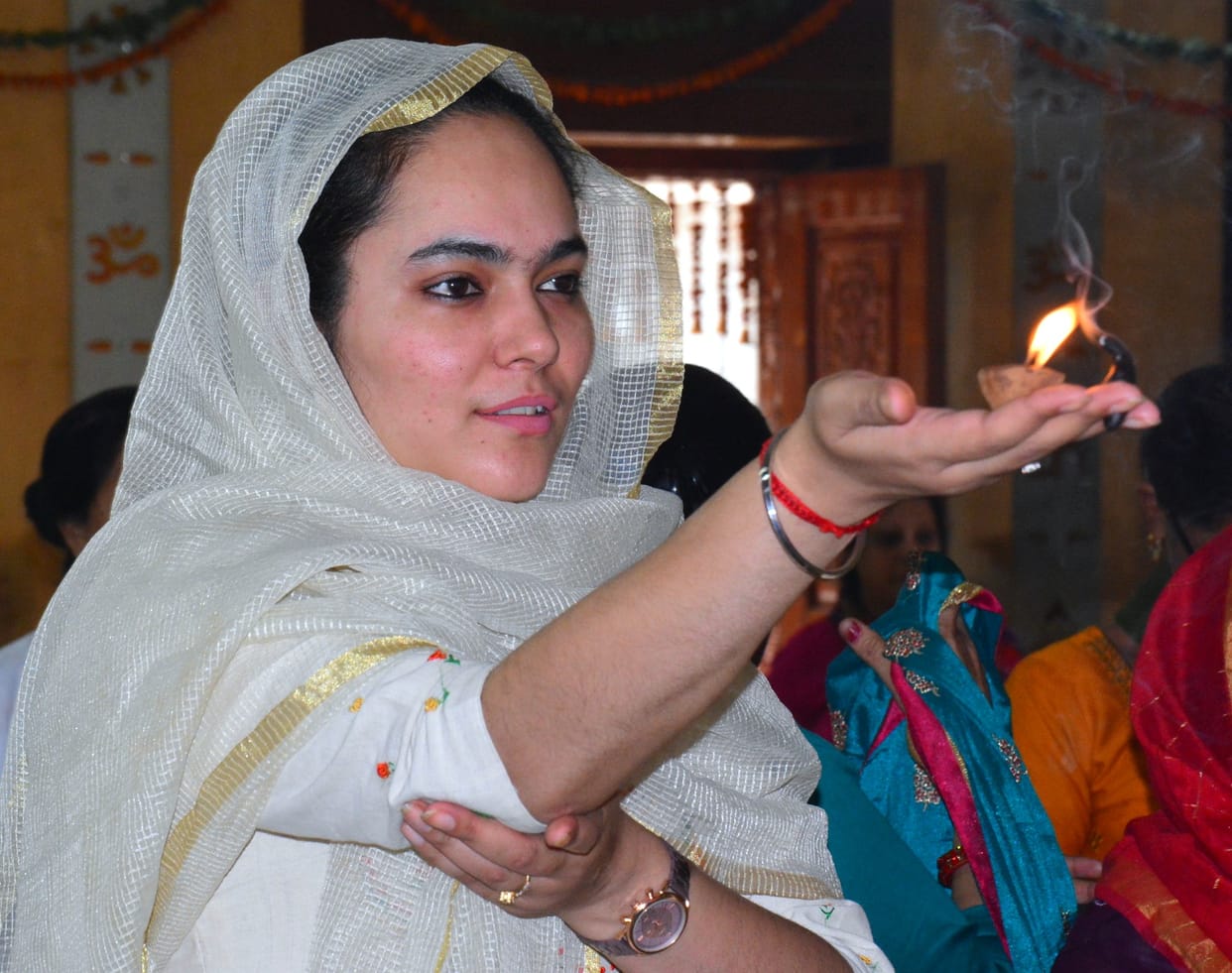 Devotees worshiped Mahagauri