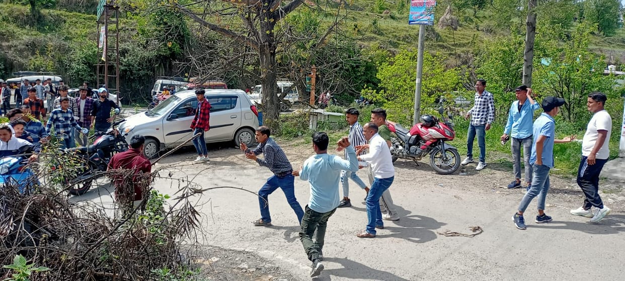 Bloody clash in Baijnath, two injured
