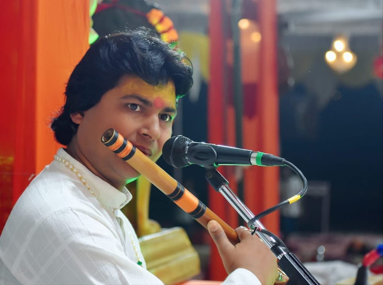 Flute player Mukesh honored in Varanasi