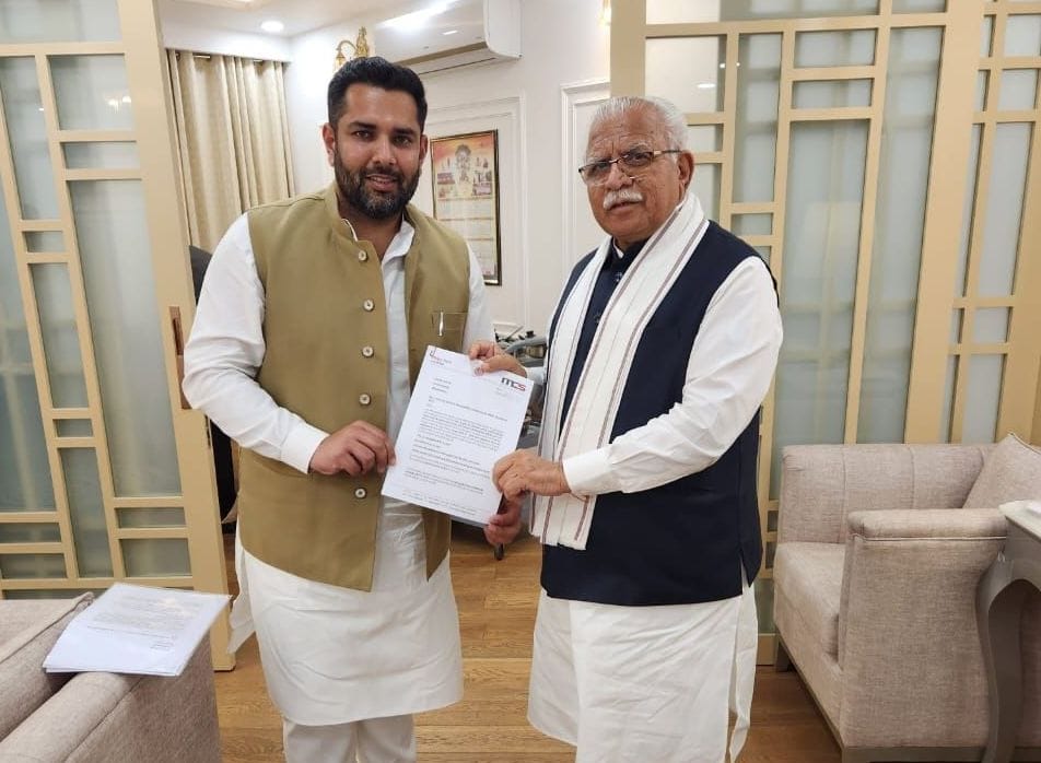 The mayor asked the chief minister for a special grant of 200 crores for the development of the city.