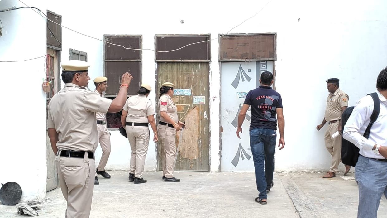 The drug dealers left the locality even before the search operation started