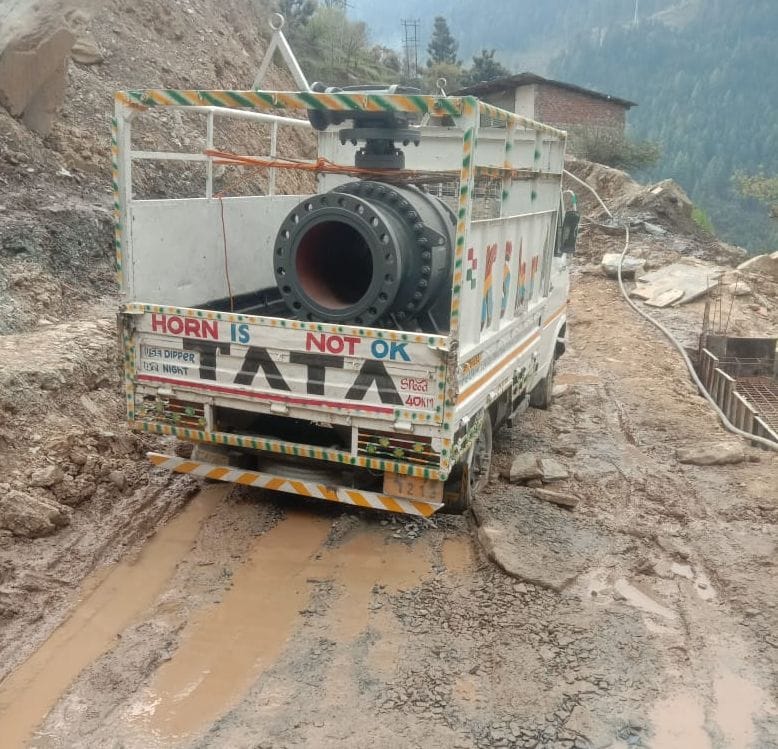 Wheels stopped for 15 hours on Shikarimod-Bihali road