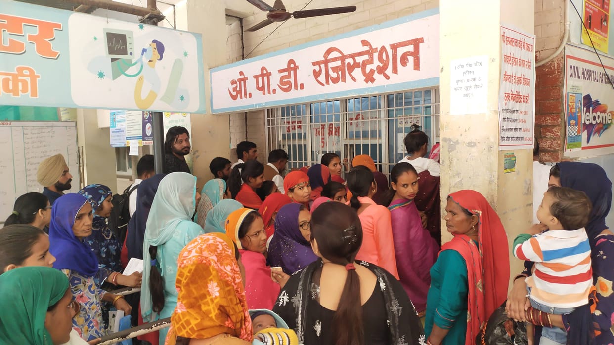 Corona alert only on paper, crowd gathering without mask at OPD counter
