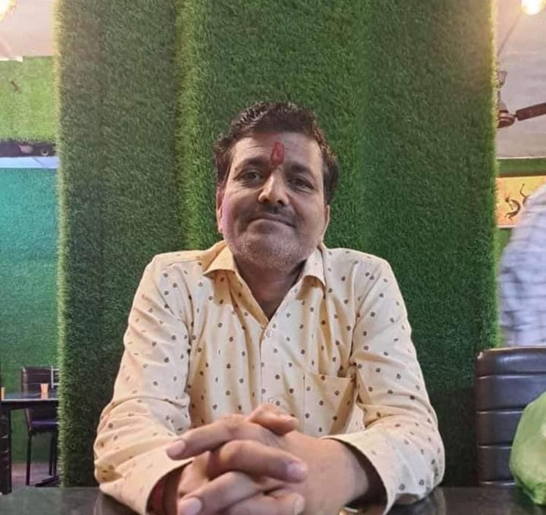 Uncontrolled car collided with a tree, businessman died