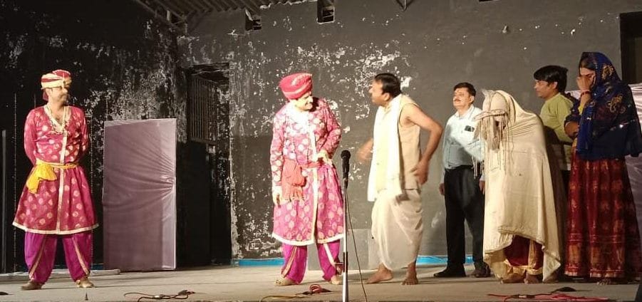 The artists tickled the audience with the staging of donkey's procession