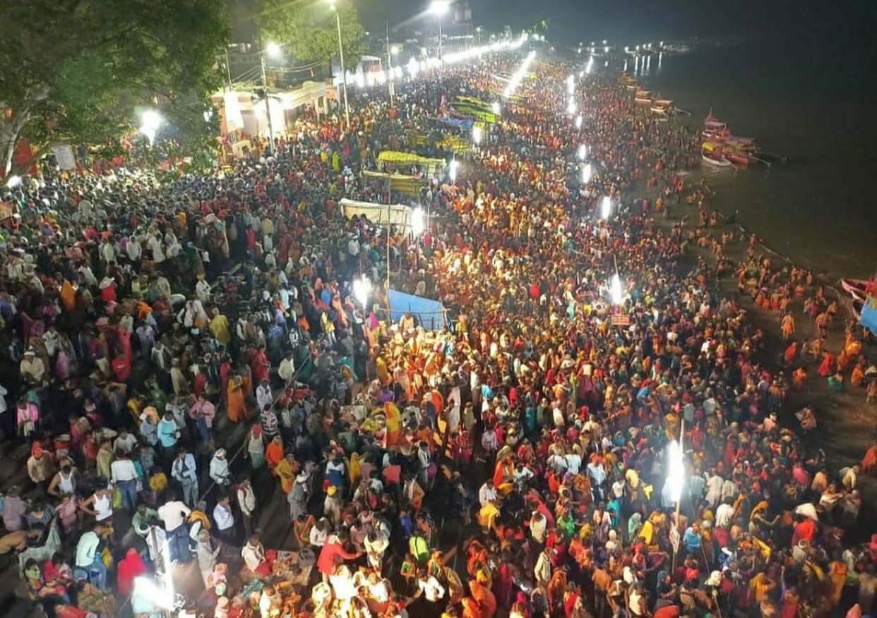 Janam leo Raghuriya, Awadh Ma Baje Badhaiya..
