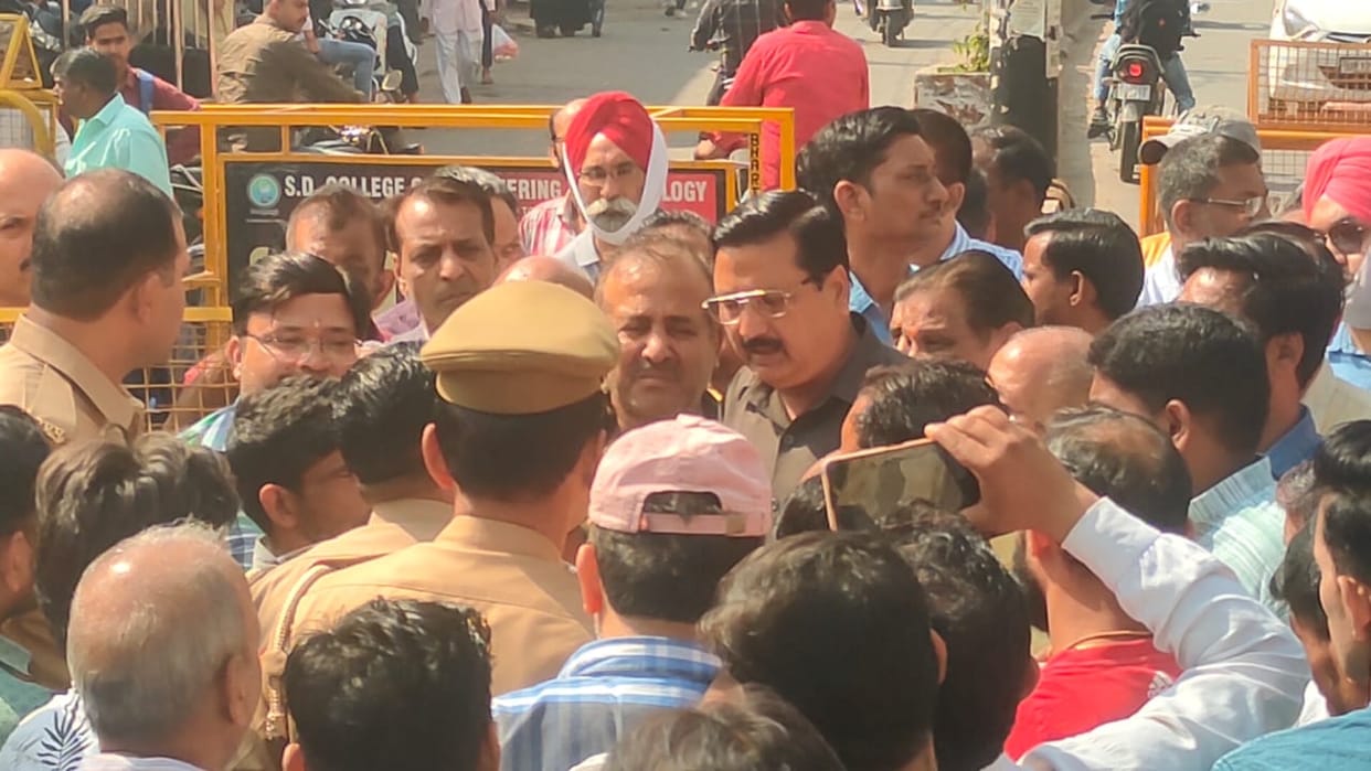 Now demanding opening of potato market crossroads, imposed traffic jam