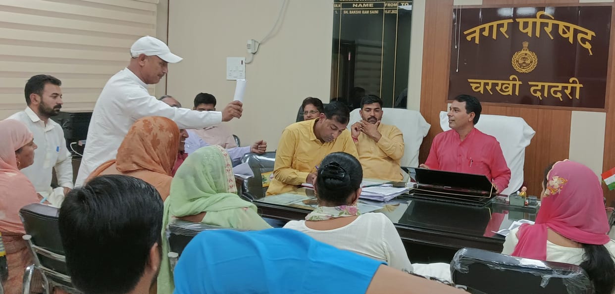 12 councilors said in the midst of a scuffle - we are unhappy with your budget agenda