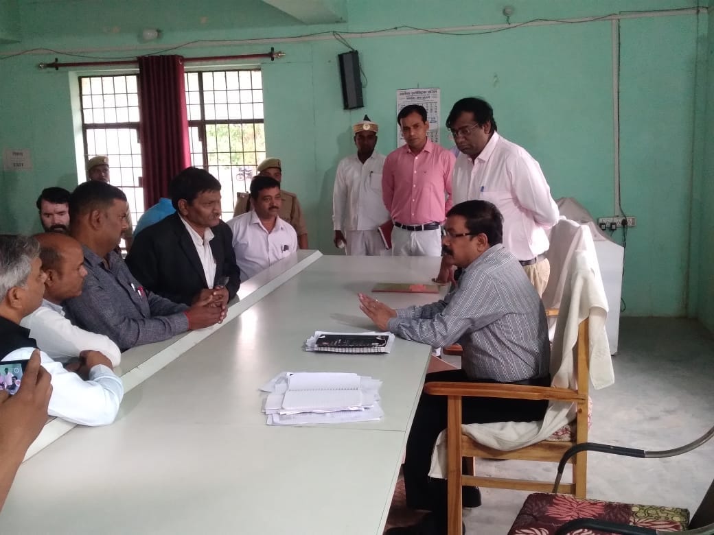 Notice to five employees found absent