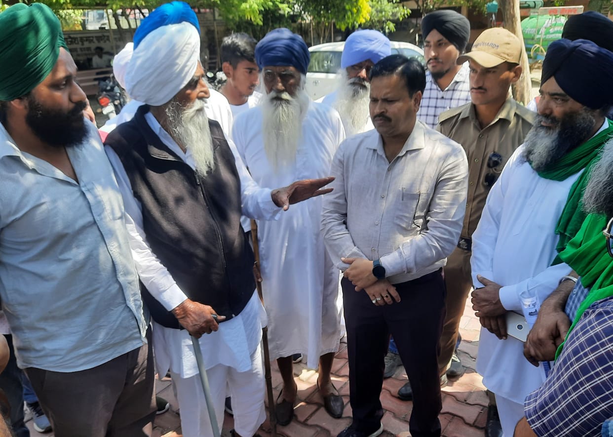 Farmers submitted memorandum for crop compensation