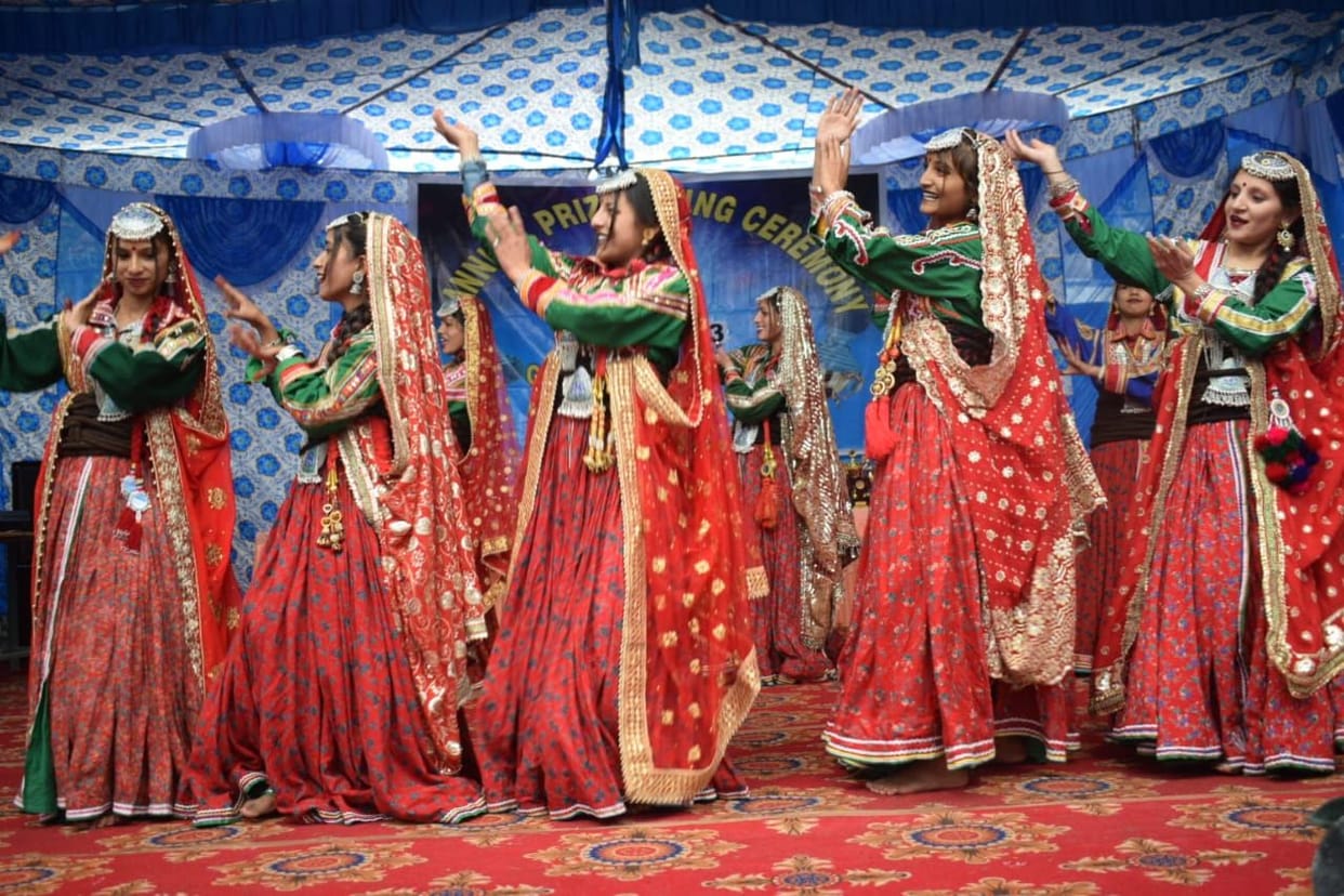 Promising students of Chuwadi College awarded for their excellent performance