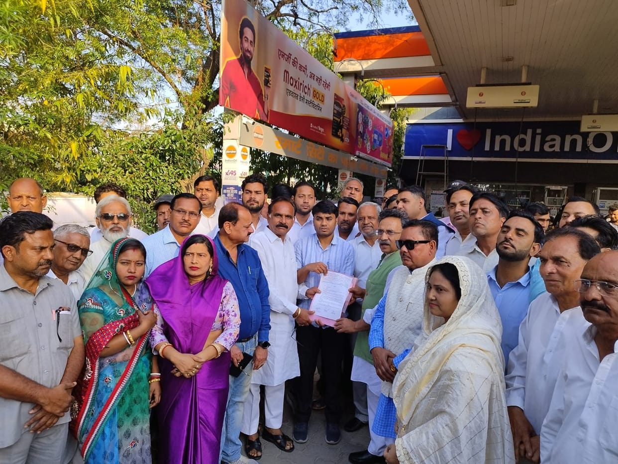 Congressmen raised many questions on Adani in support of Rahul