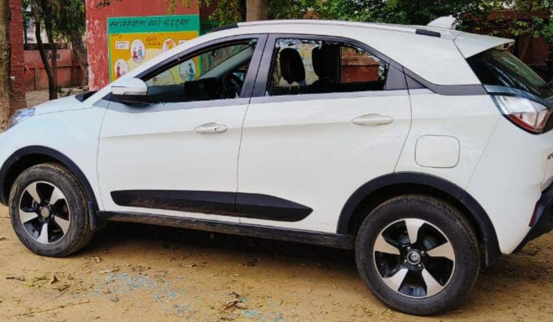 Failed for the second time in ninth grade, the student broke the glasses of the principal's car
