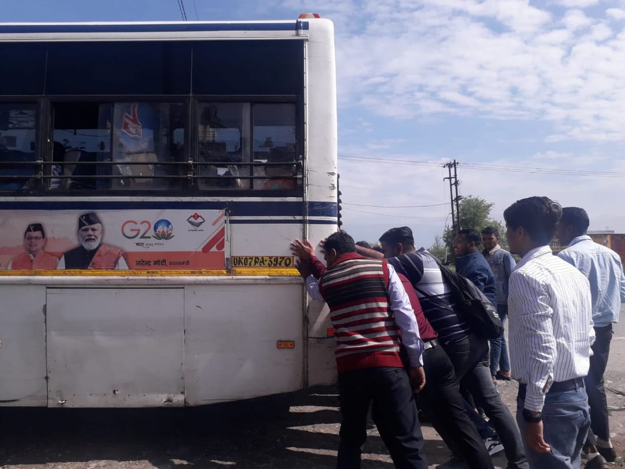 Khatara bus gasping on the way, passengers pushed