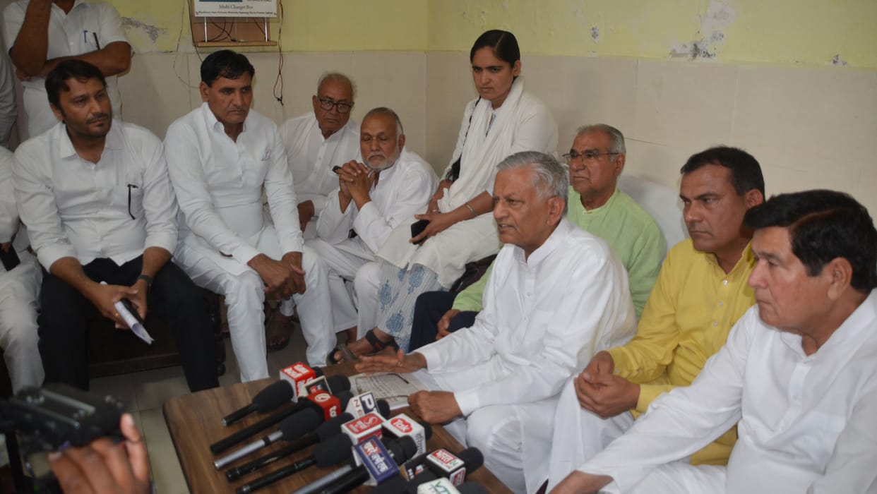 ED is raiding the houses of those who speak against the government: Subhash Goyal