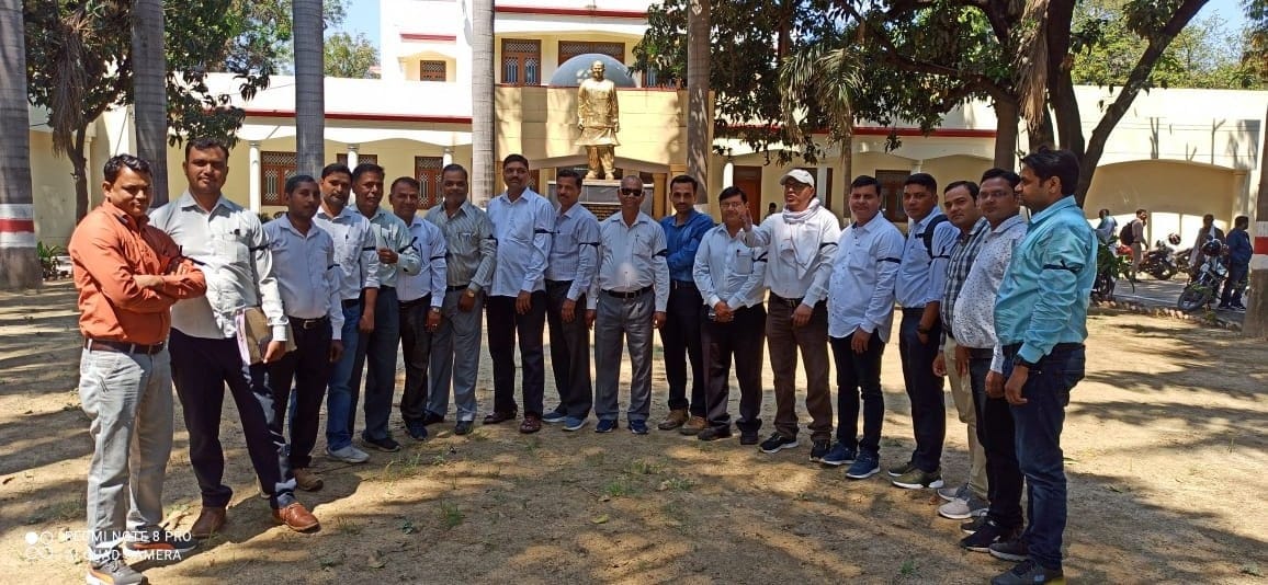 Accountants demonstrated for the demand of restoration of old pension