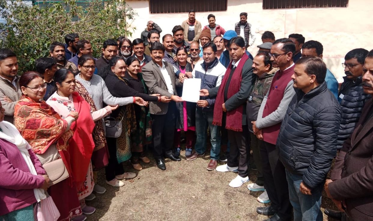 Protest against termination of membership of Rahul Gandhi