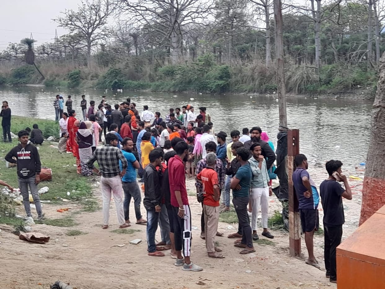 Two friends who came to visit Durga idol drowned in the canal