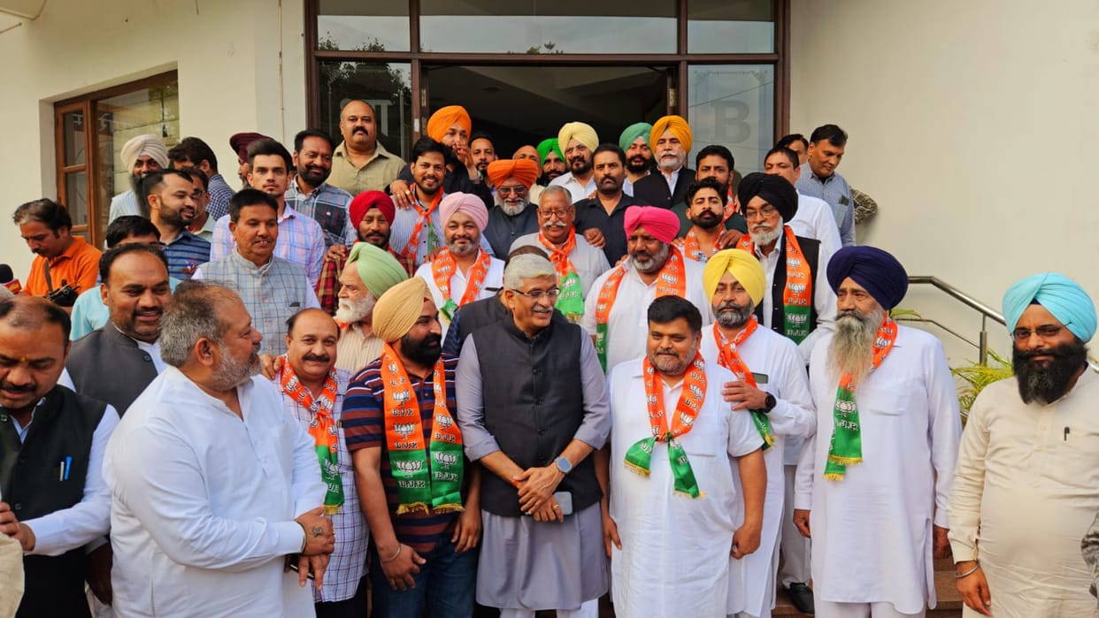Many Panch-Sarpanch of villages of Chandigarh join BJP along with colleagues