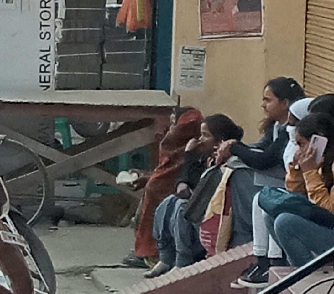 There is no bus stand in Barhaj, there seems to be a jam