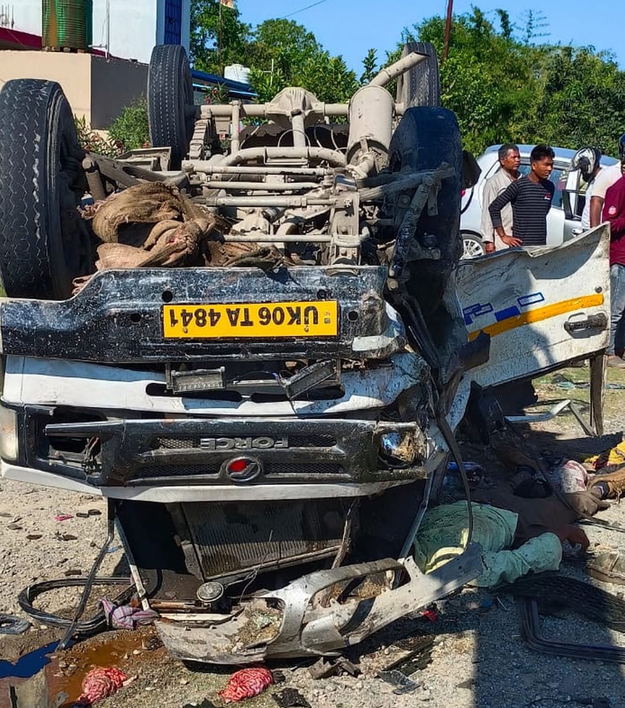 One killed, 11 injured in two car collision