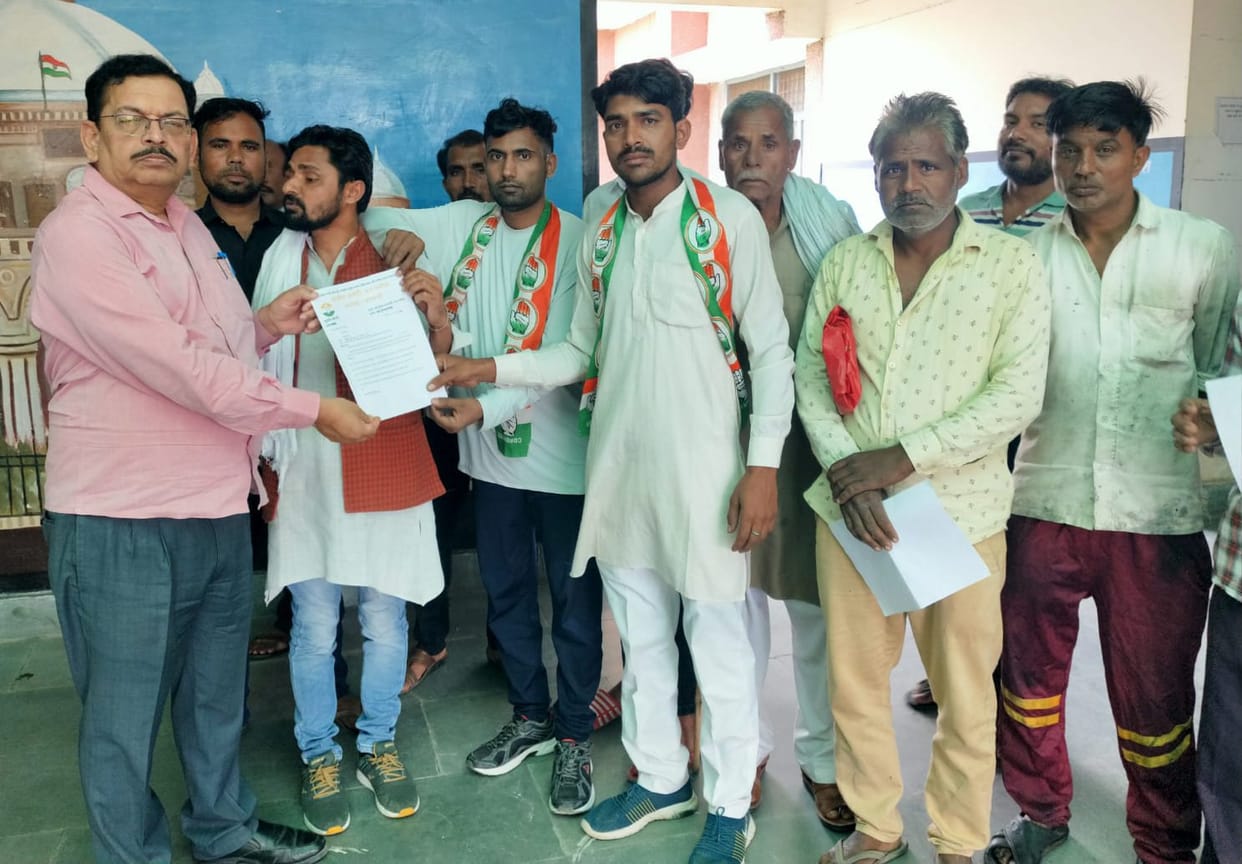 Demonstration of Congressmen in Tehsil against the policies of the Central Government