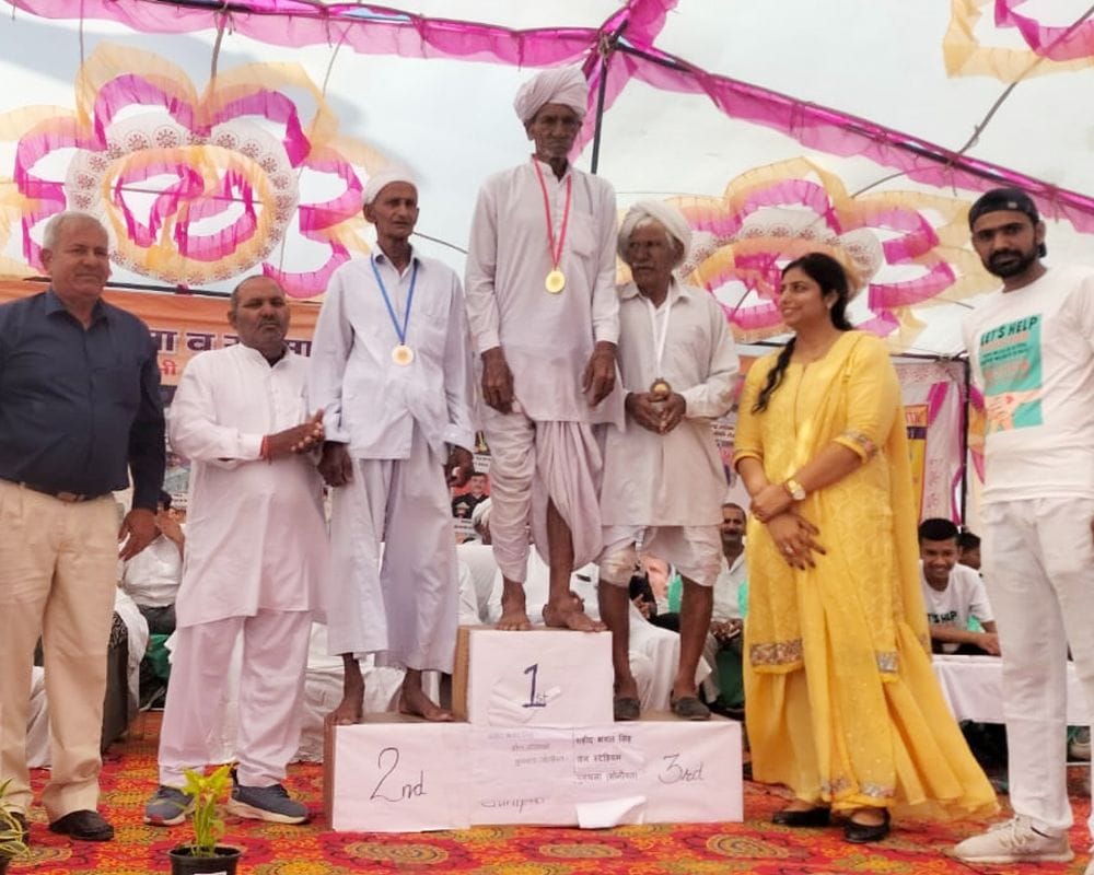80 years old Rammehar won the race