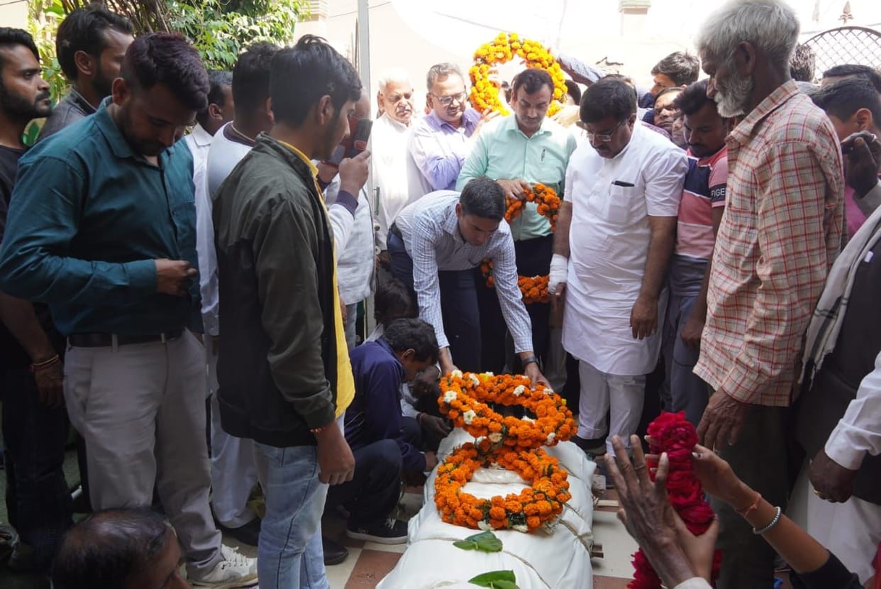 Chief Engineer Ramjilal merged with Panchatatva, people paid emotional tribute