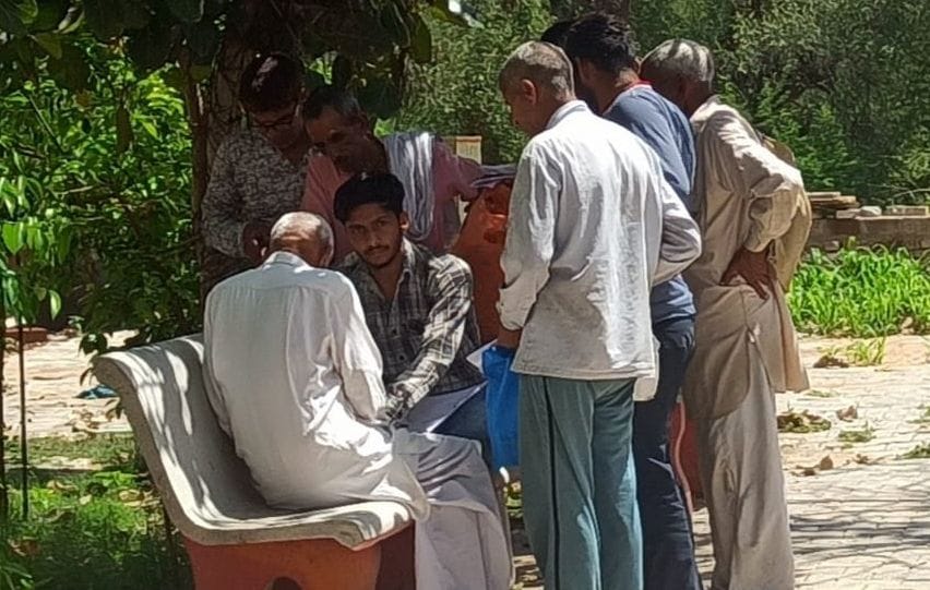 Farmers are wandering despite deducting the premium amount in the name of insurance and bank crop insurance