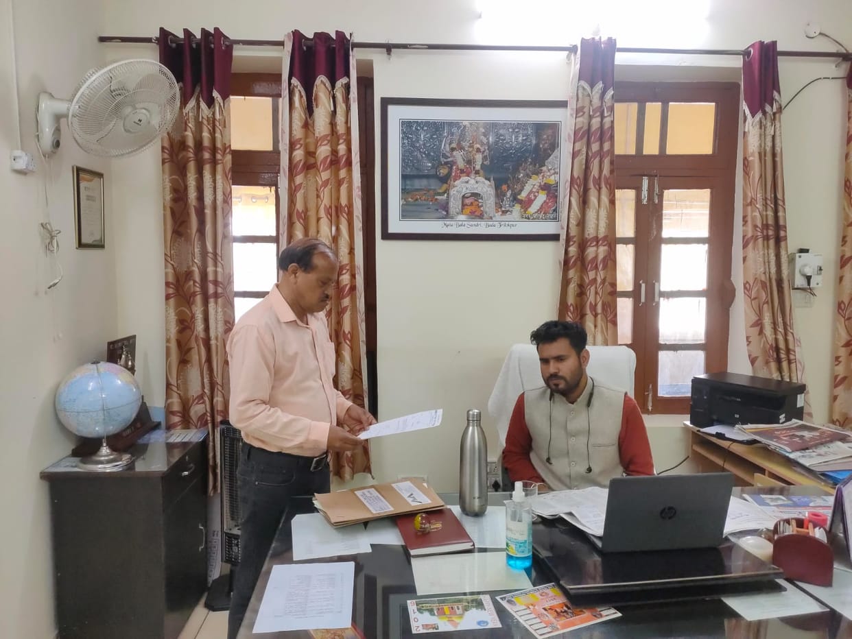 youth vikas club on nahan demanded for asthi place in bus stand