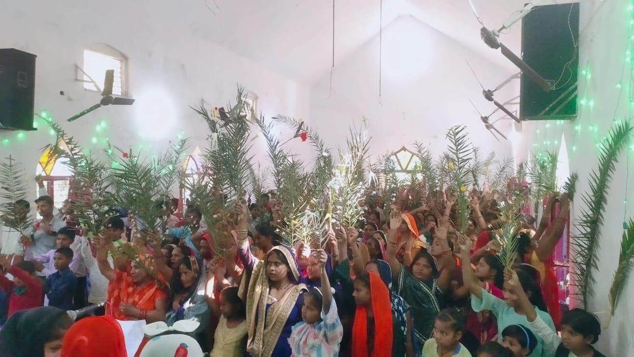 chrstians celebrated palm sunday