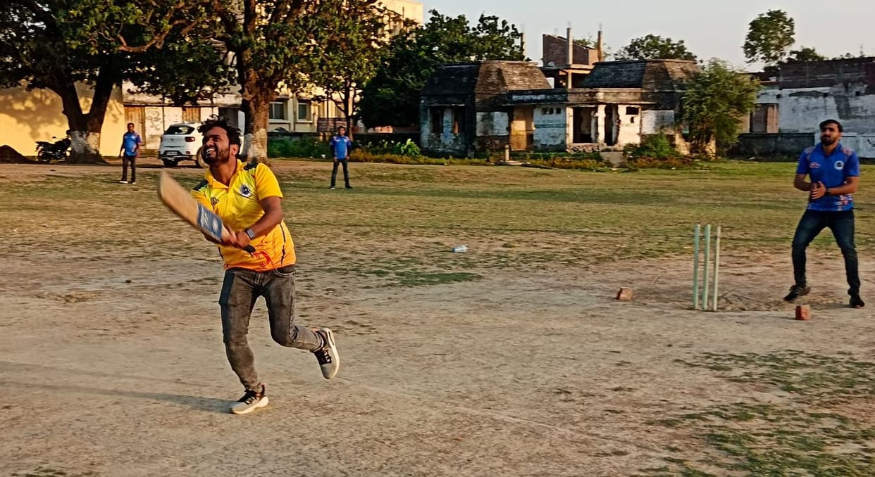 Yellow beat blue jersey team by three wickets