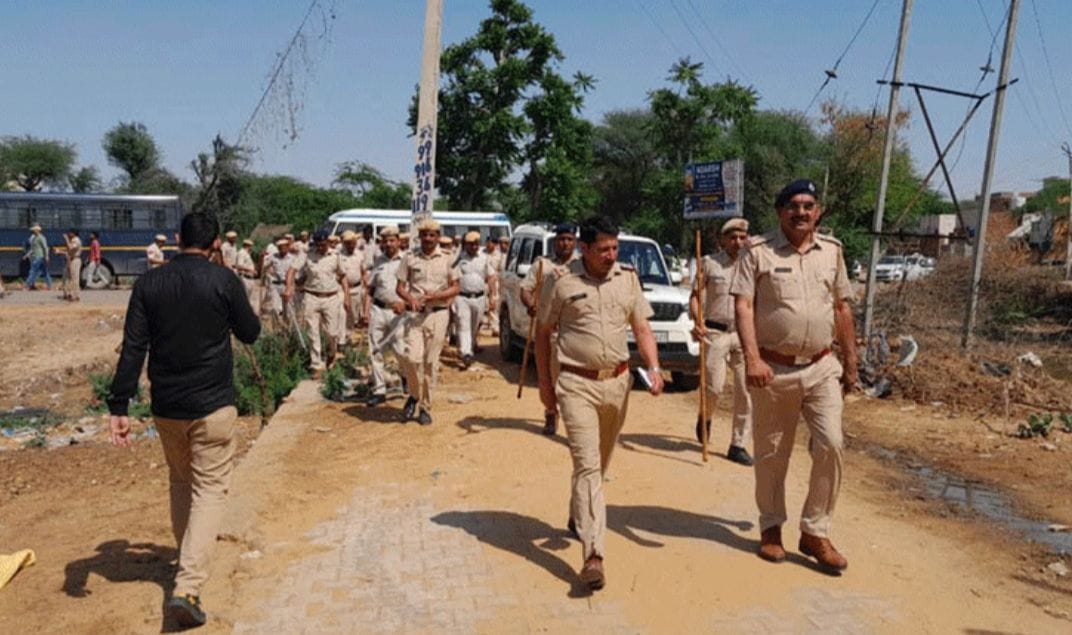 Police stopped private lab operators going to meet CM on the way