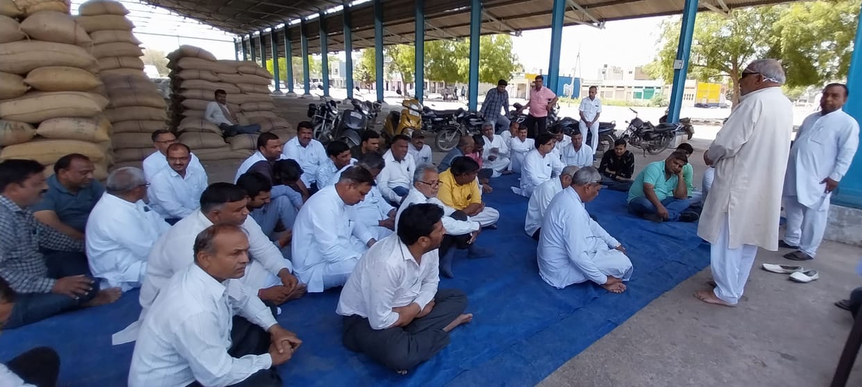 Arthiyas demanded to increase the discount of moisture in mustard from seven to eight percent