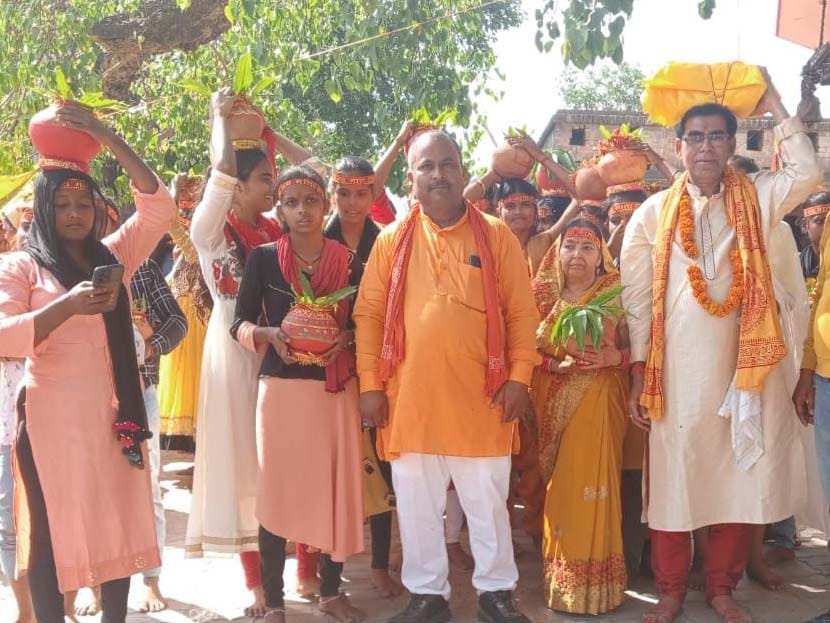 Kalash Yatra taken out for Nava Parayan Gyan Yagya