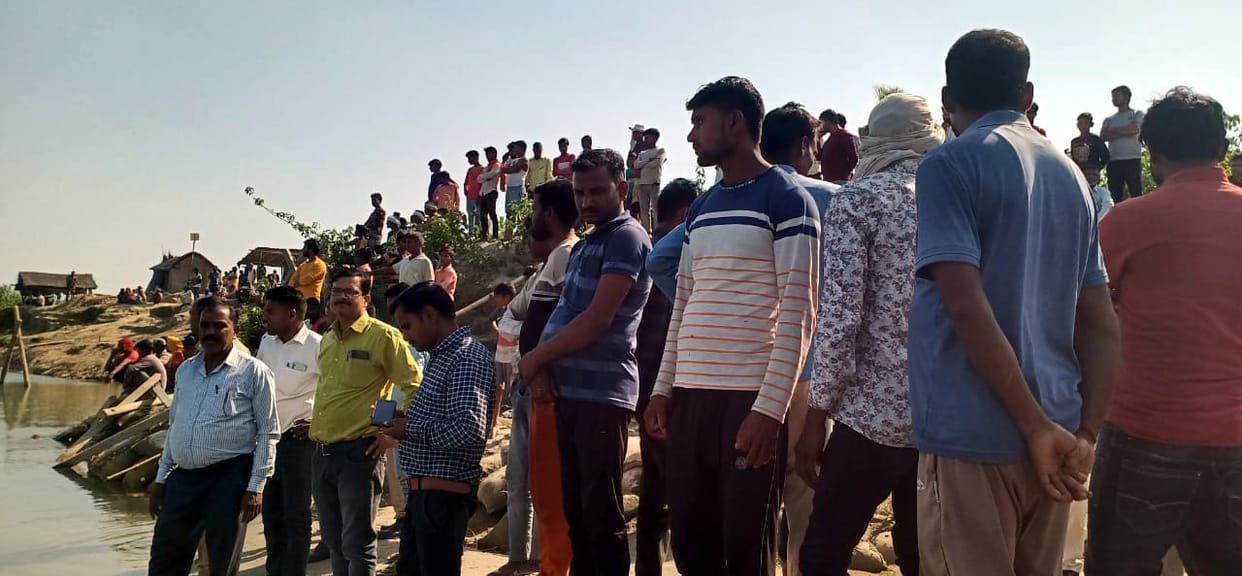 Farmer's boat carrying vegetables capsizes in Mohana river, sinks
