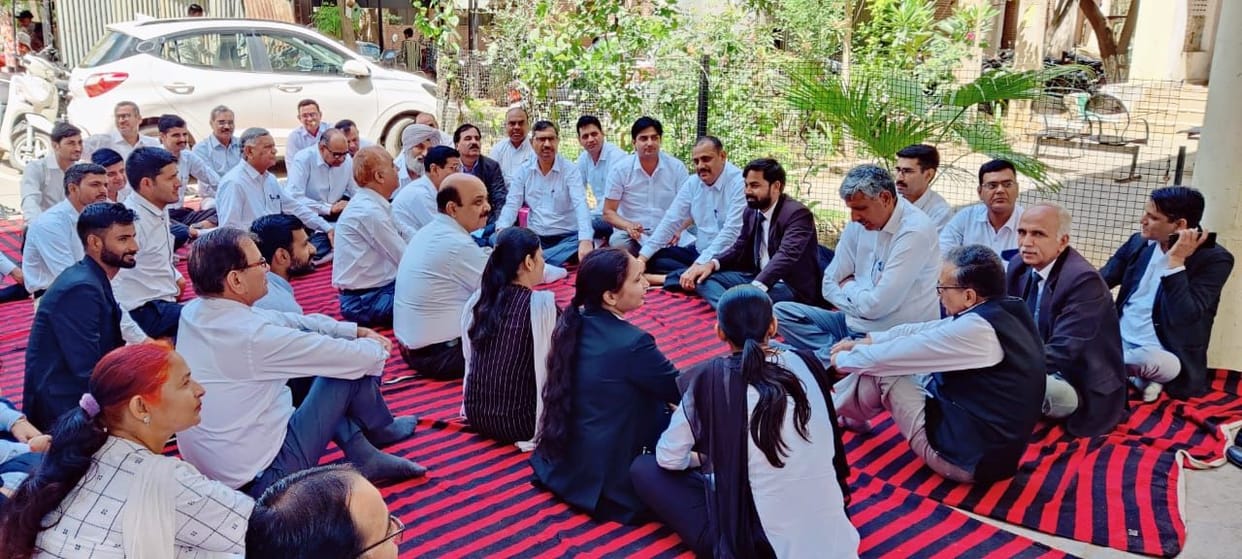 Lawyers keep work suspended in protest against attacks