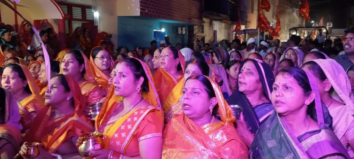 Devotees gathered in Trishala Paravan Pujya Shobha Yatra