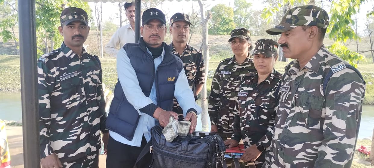 India Nepal Border: Four accused arrested with Indian currency worth about 13 lakhs