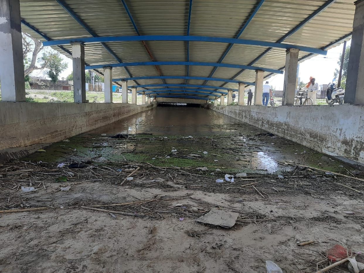 Flowting water in Underpass