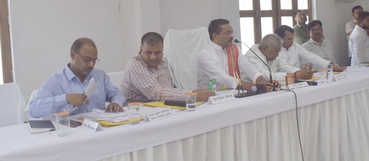 amethi develpoment panchyat meeting