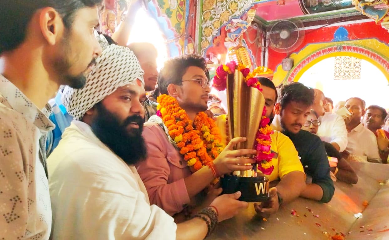 Rishi visited Hanumangarhi, said - now Mumbai will be work place