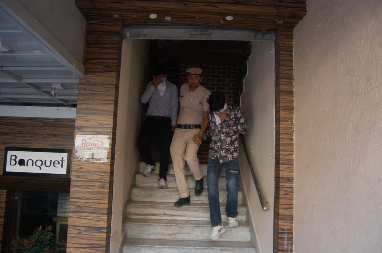 Prostitution was going on in the hotel, police arrested 13 including young men and women